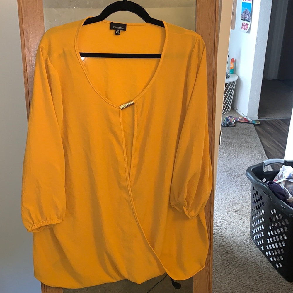 Blouse with keyhole, size xxl mustard color